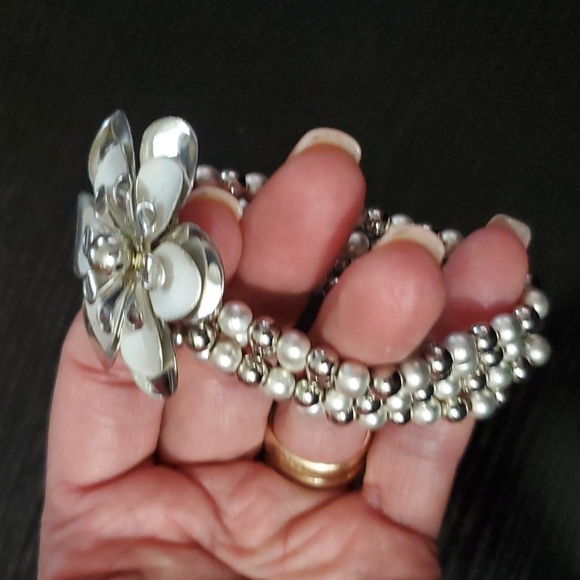 Silver Beaded Flower Bracelt - Picture 4 of 4